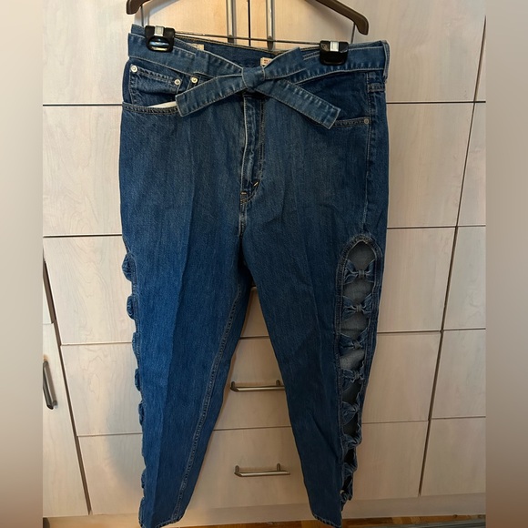 Levi’s bow tie jeans. With additional Jean tie bow - Picture 2 of 2